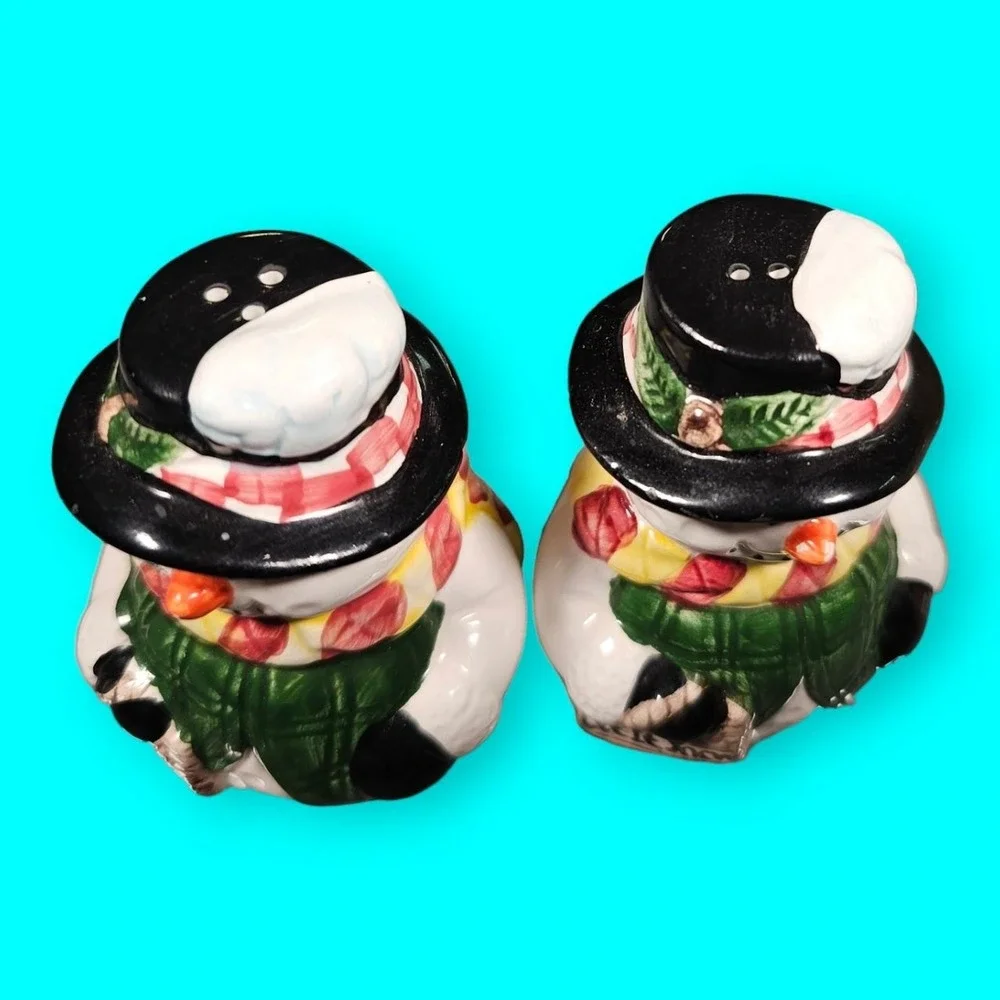 Vintage Salt & Pepper Shakers Snowmen Let it Snow Signs Ceramic‎